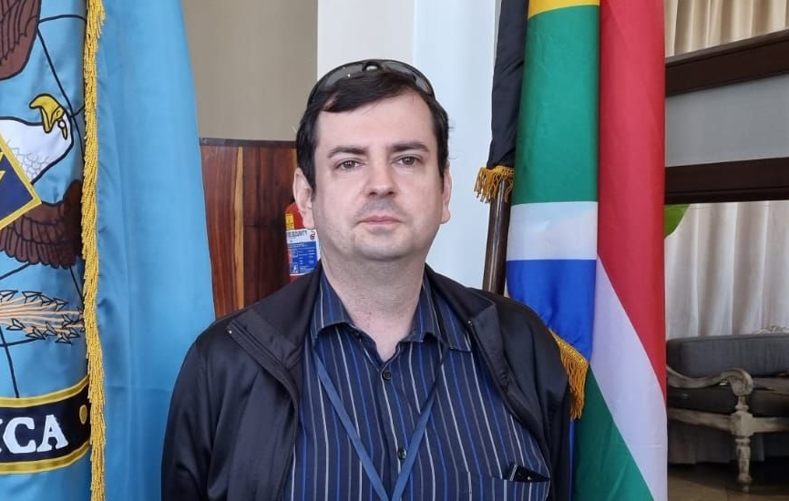 Prof Brett van Niekerk